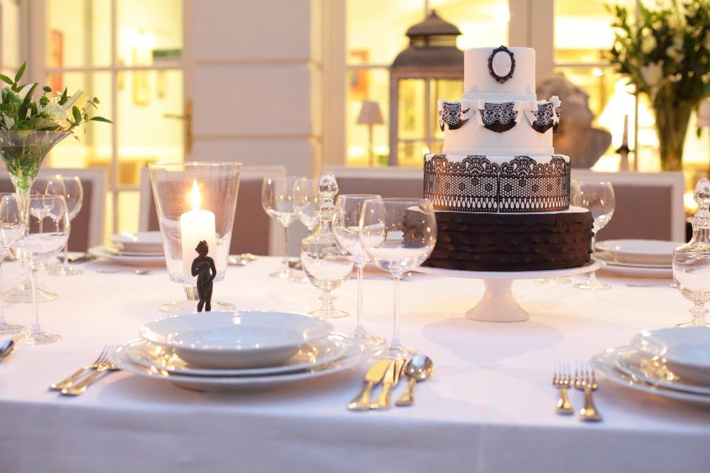 Hotel Dwór Kościuszko Kraków Zewnętrze zdjęcie A wedding cake