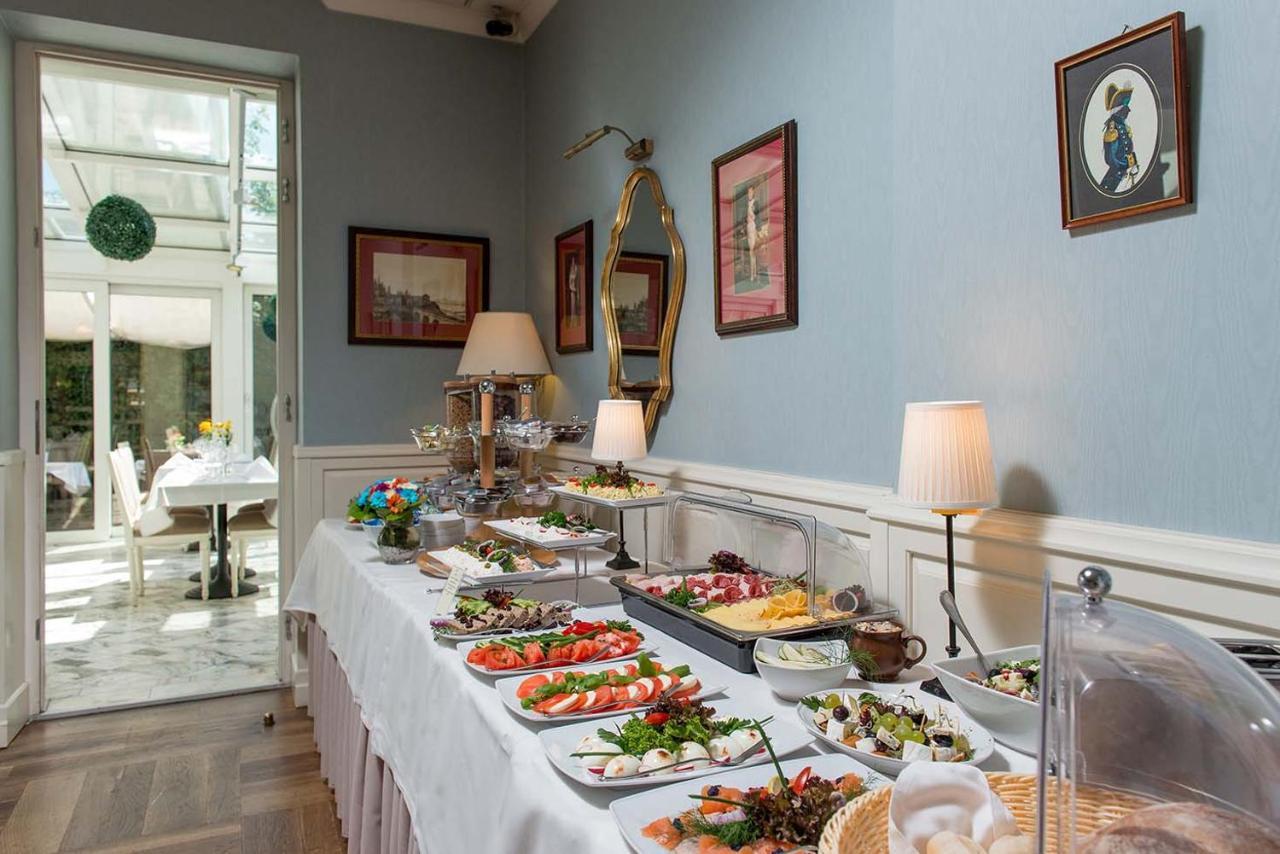 Hotel Dwór Kościuszko Kraków Zewnętrze zdjęcie A buffet at a hotel